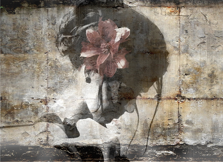 donna con fiore carta da parati